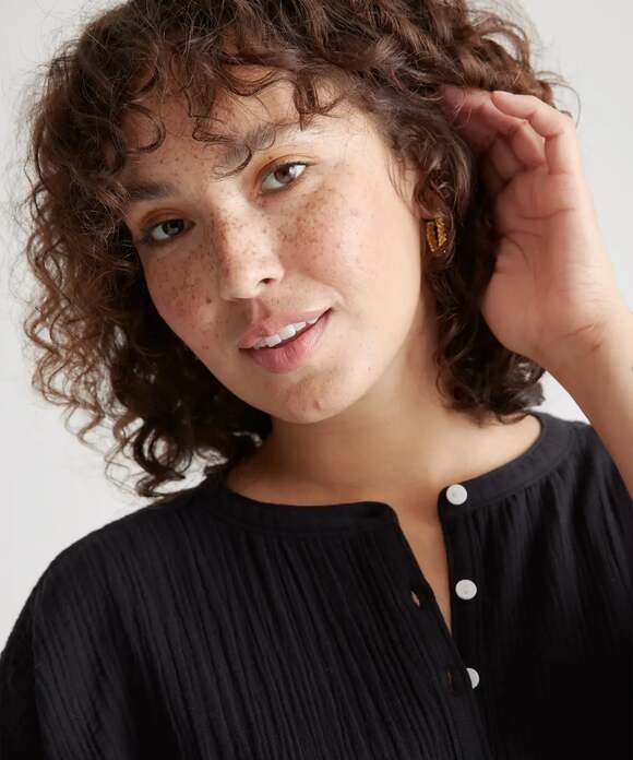 Quince 100% Organic Cotton Gauze Roll Sleeve Shirt in Black size S - Picture 2 of 7